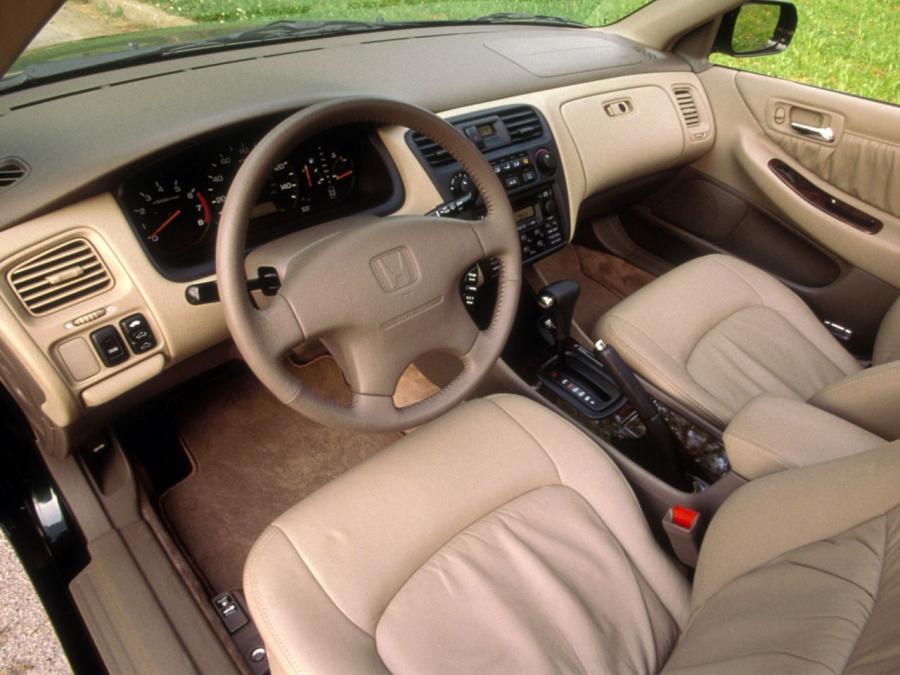  Honda Accord Sedan 1998 года  (US) (фото 6 из 12)